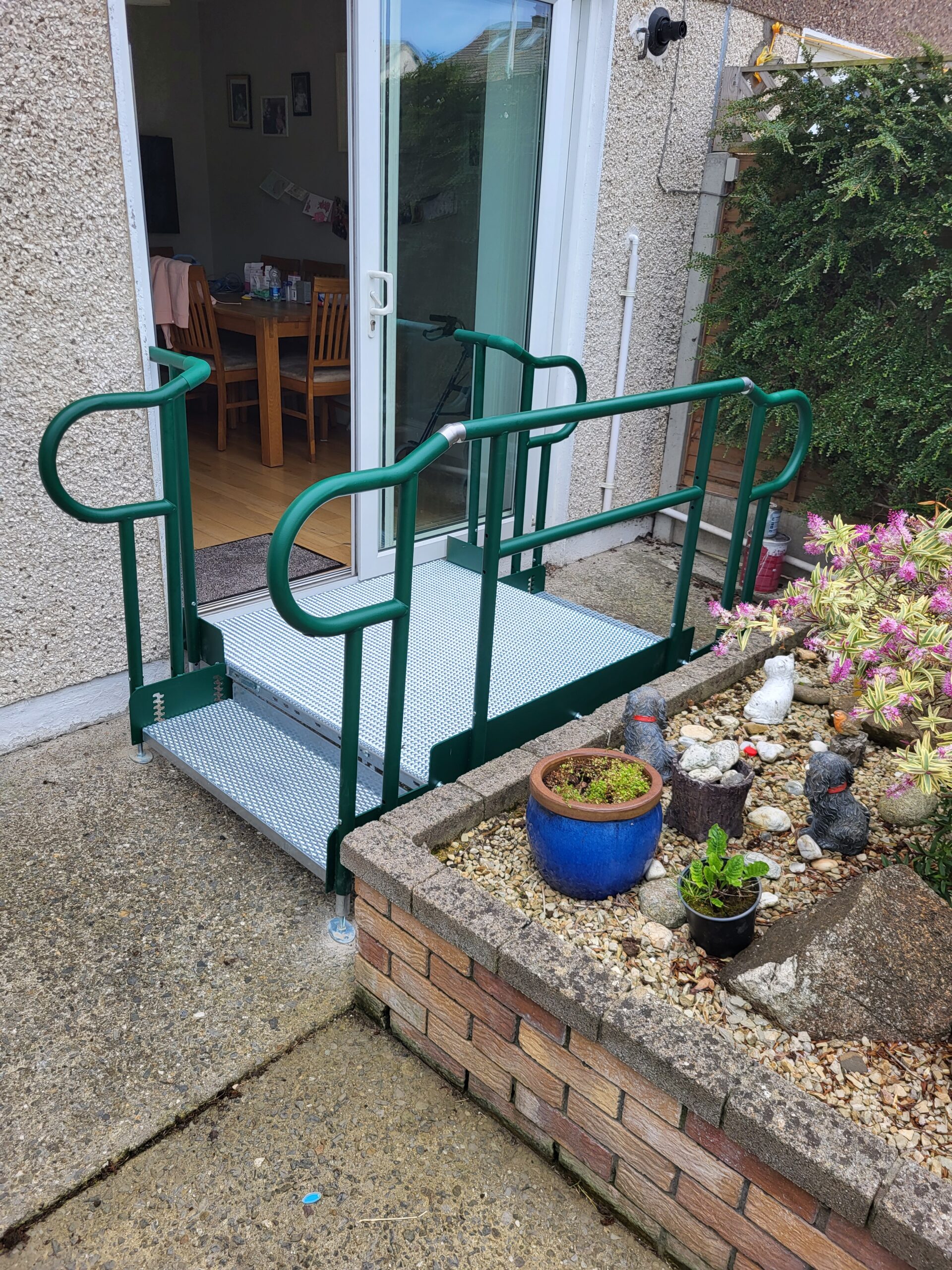 Step Unit With Handrail
