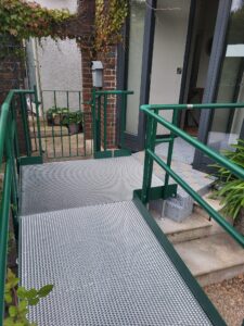 Platform on a modular ramp